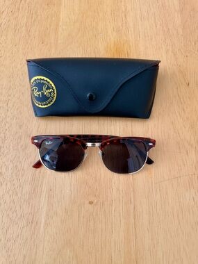 Ray-Ban Clubmaster Classic Sunglasses (Tortoise) with Original Case and Cloth